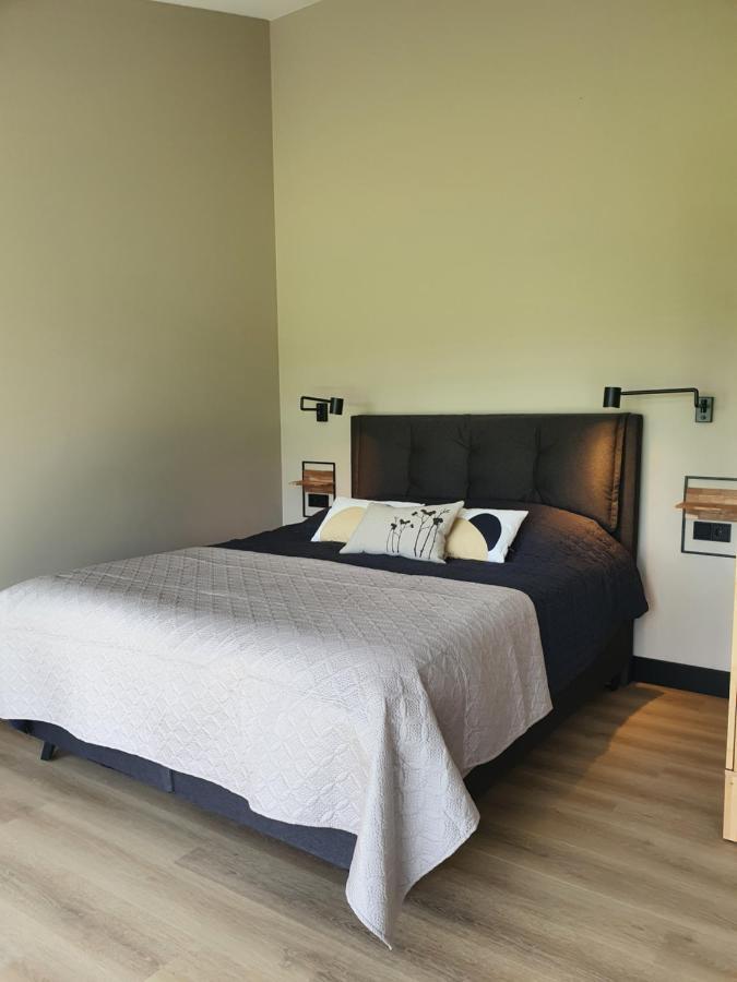 Hippe Schuur Bed & Breakfast Tytsjerk ภายนอก รูปภาพ