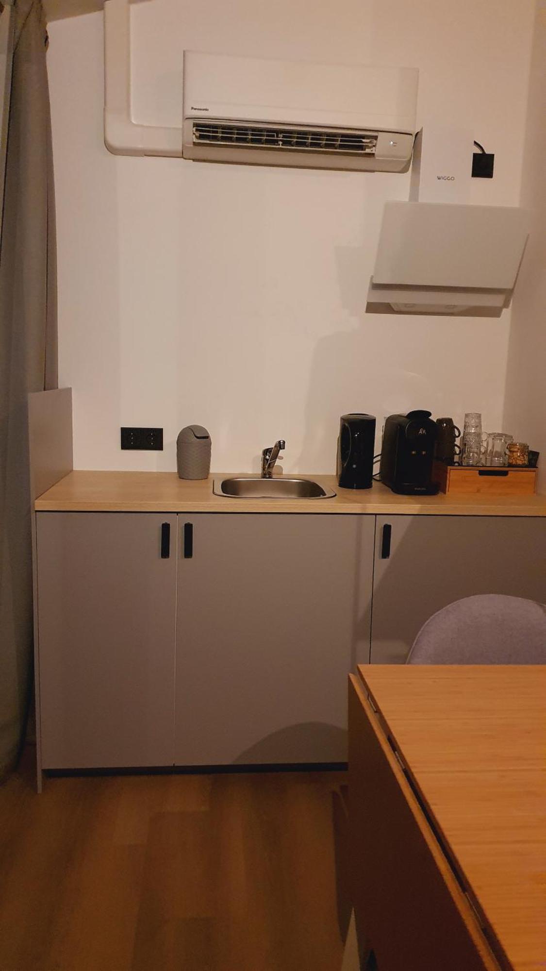 Hippe Schuur Bed & Breakfast Tytsjerk ภายนอก รูปภาพ